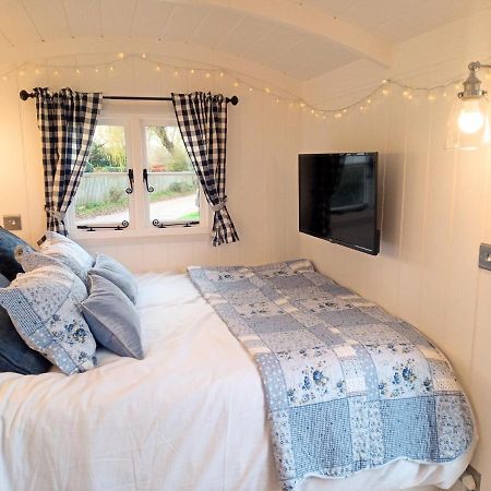 Yew Tree View Luxury Shepherd'S Hut 스터민스터뉴턴 외부 사진