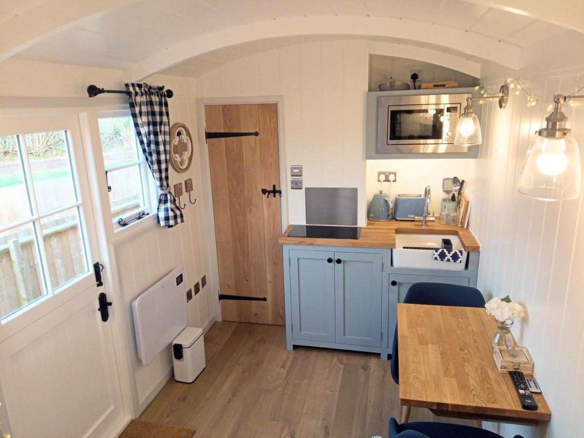 Yew Tree View Luxury Shepherd'S Hut 스터민스터뉴턴 외부 사진