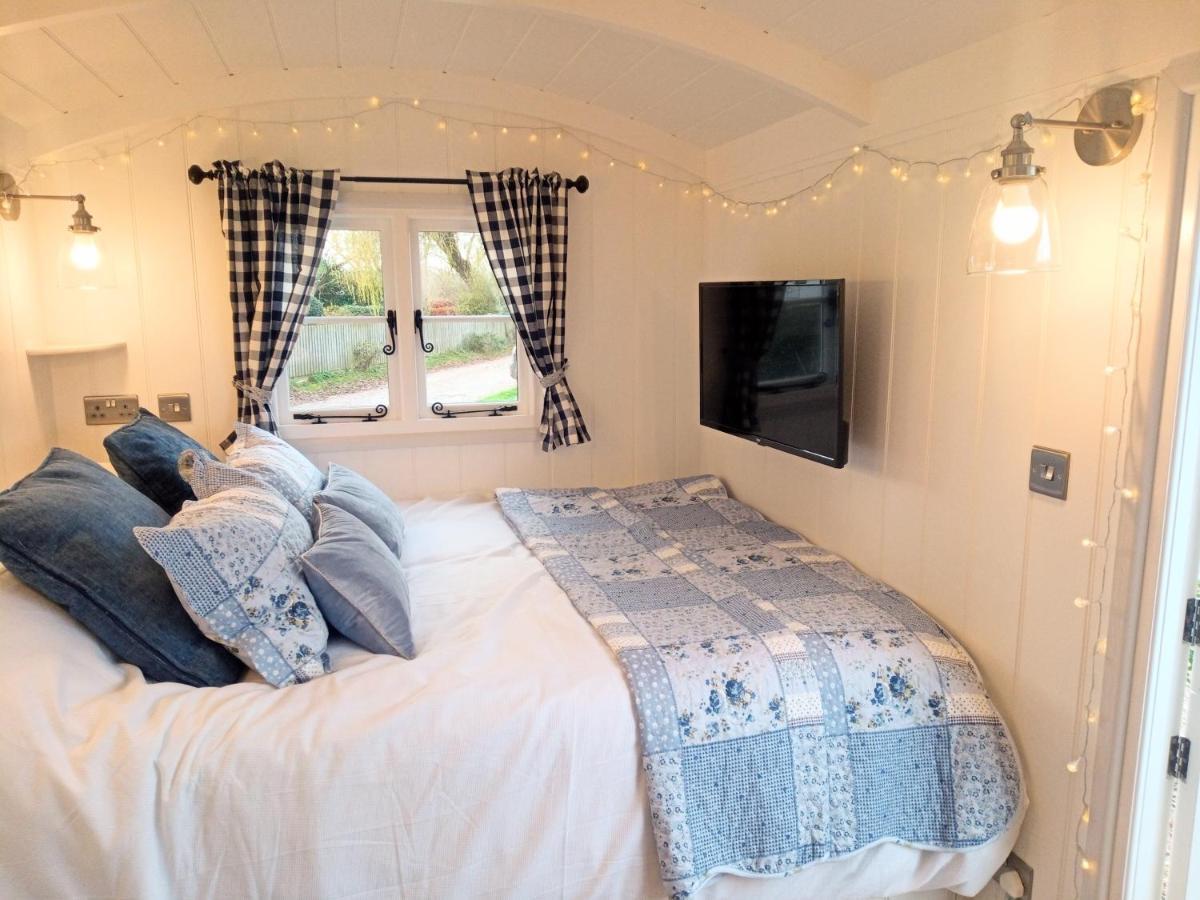 Yew Tree View Luxury Shepherd'S Hut 스터민스터뉴턴 외부 사진